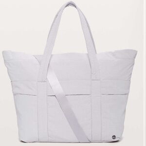 Lululemon On My Level Duffel *30L
Chrome
